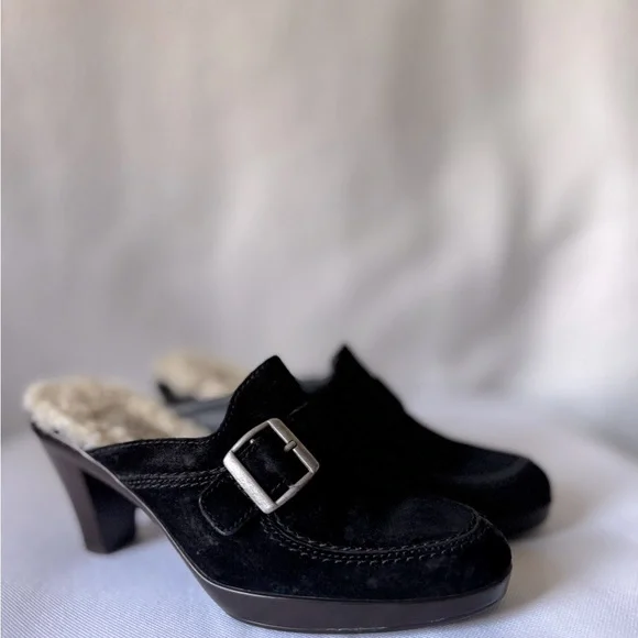 Ugg Size 7 Women’s Black Suede Shearling Heeled Clogs - Picture 1 of 16